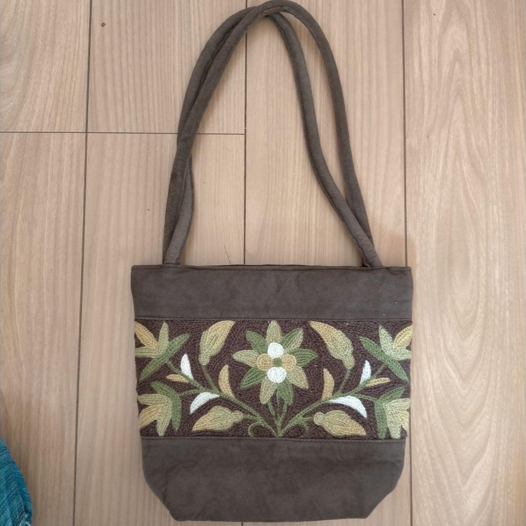 Tara Blanca手刺繍バッグ