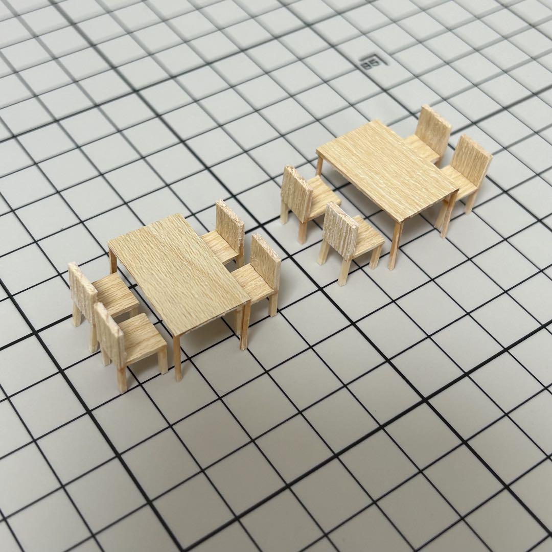 四人掛けテーブル×2卓+木の椅子×8脚】建築模型用添景1:50