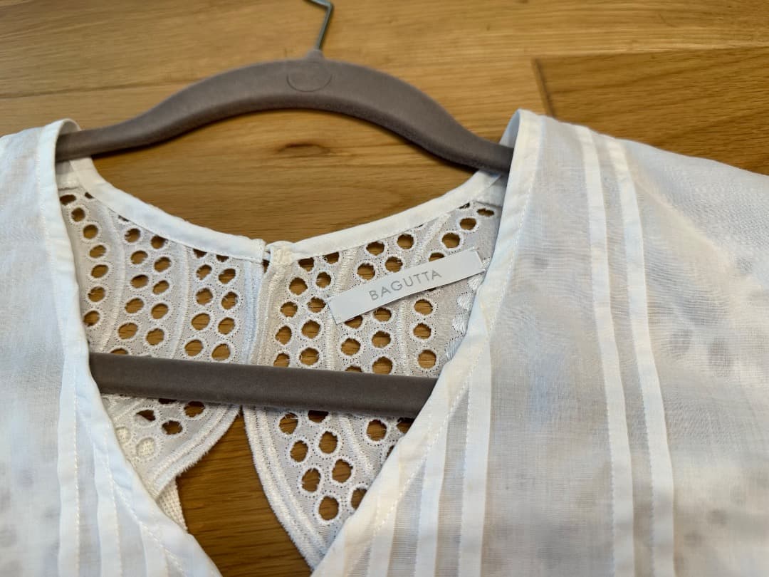 BAGUTTA ホワイト レース ノースリーブ トップス