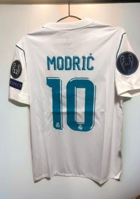 新品、未使用！レアル・マドリード MODRIĆ 10番 半袖シャツ 2018