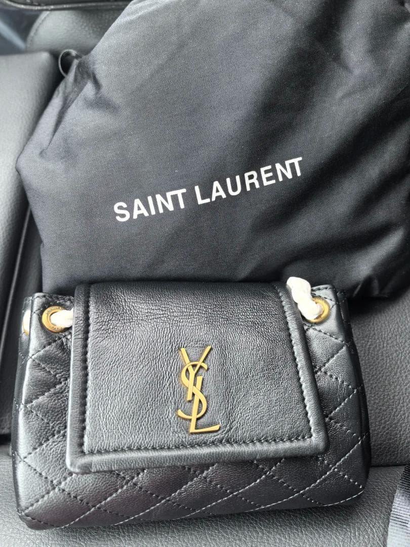 YSLの黒いショルダー バッグ