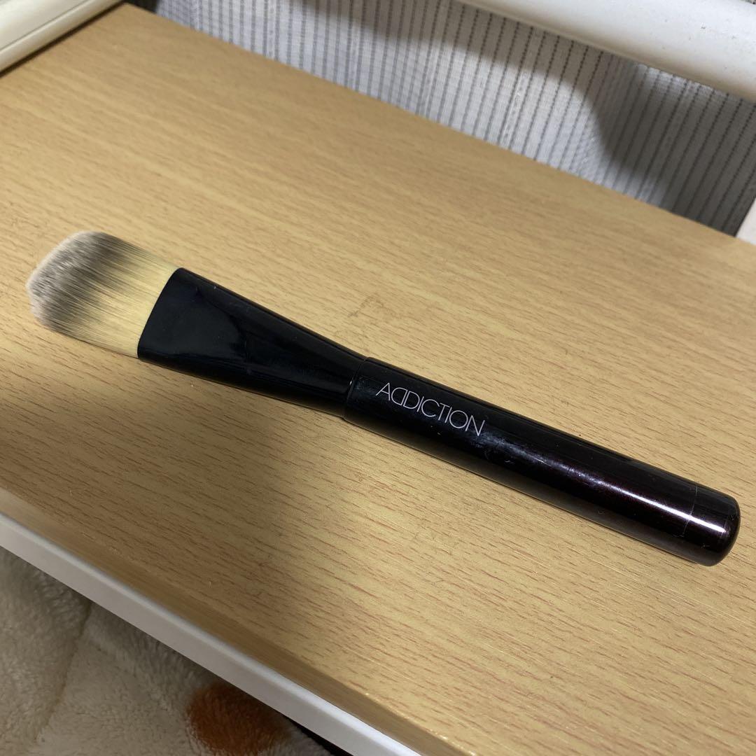 ADDICTION ファンデーションブラシ