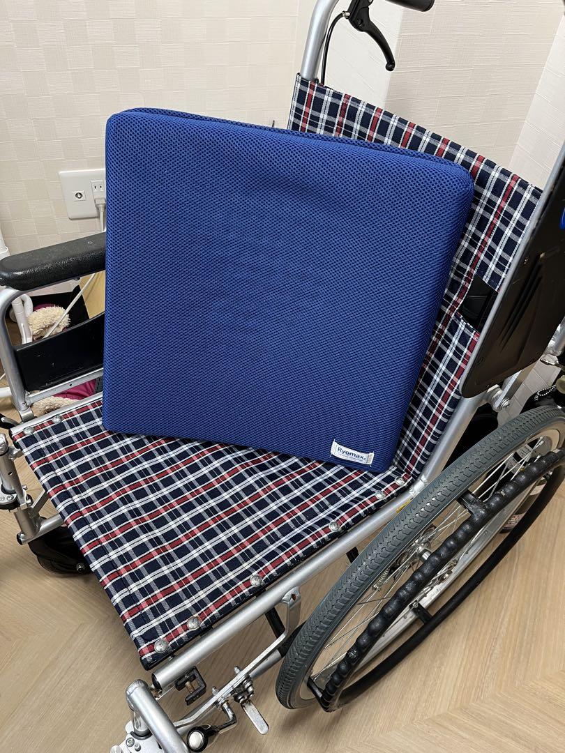 4／20までの出品　チェック柄 車椅子 青色クッション付き