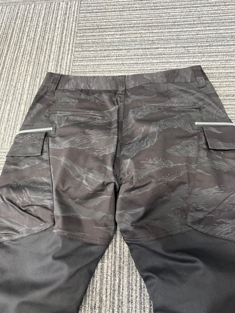 ロアーズオリジナル　ブラックカモパンツ