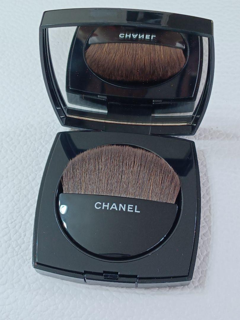 CHANEL カメリア フトゥーラ (チークカラー)