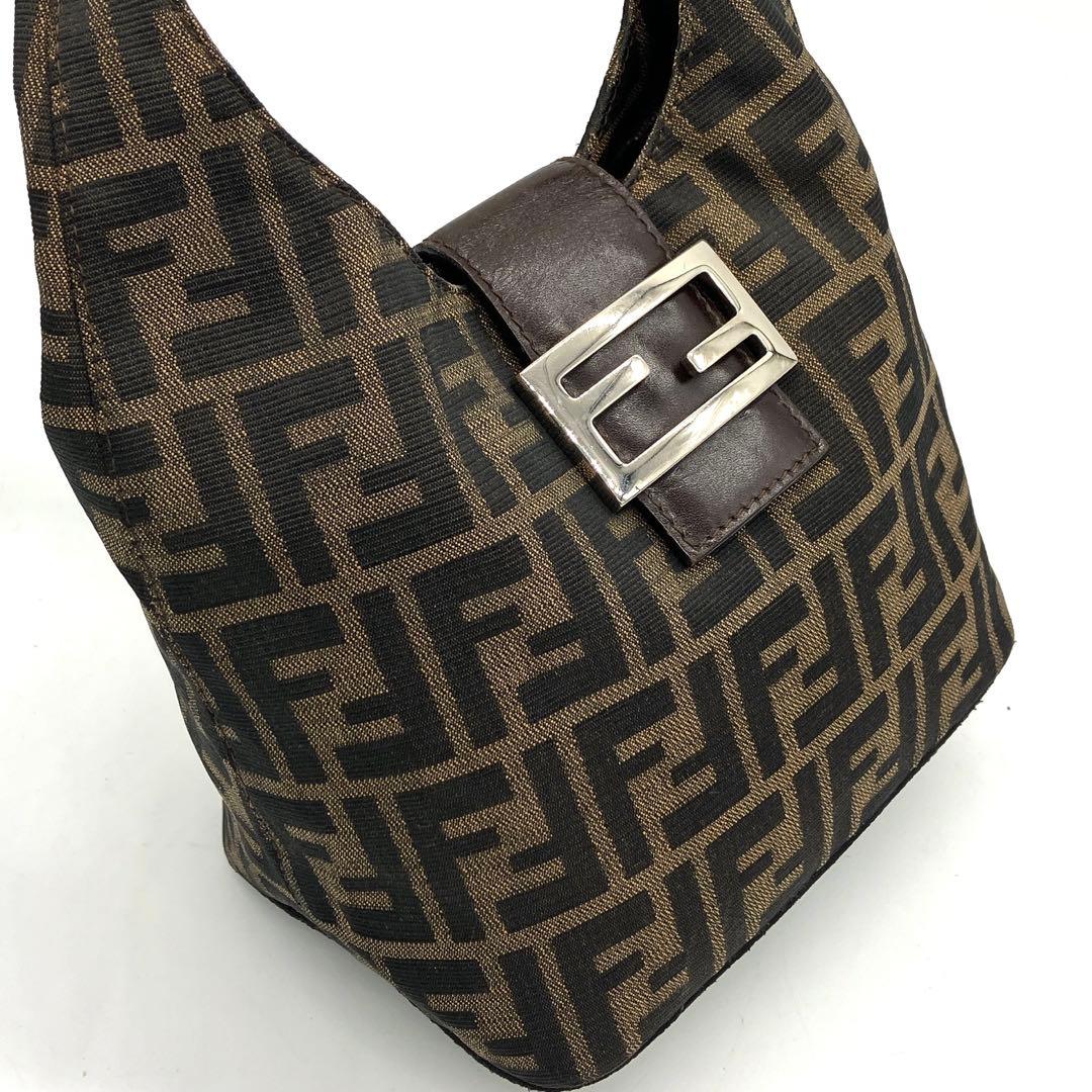 【FENDI】ショルダーバッグ ズッカ柄 FF金具 キャンバス ブラウン 【FENDI】ショルダーバッグ ズッカ柄 FF金具 キャンバス ブラウン