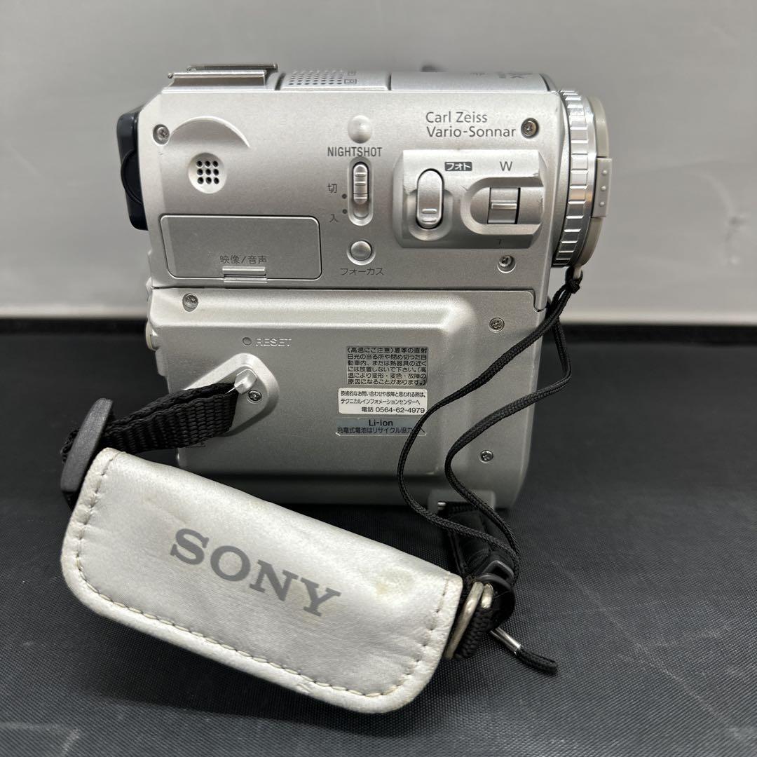 ビデオカメラ SONY Handycam DCR-PC105 Sony DCR-PC105 Mini DV digital camcorder at Crutchfield