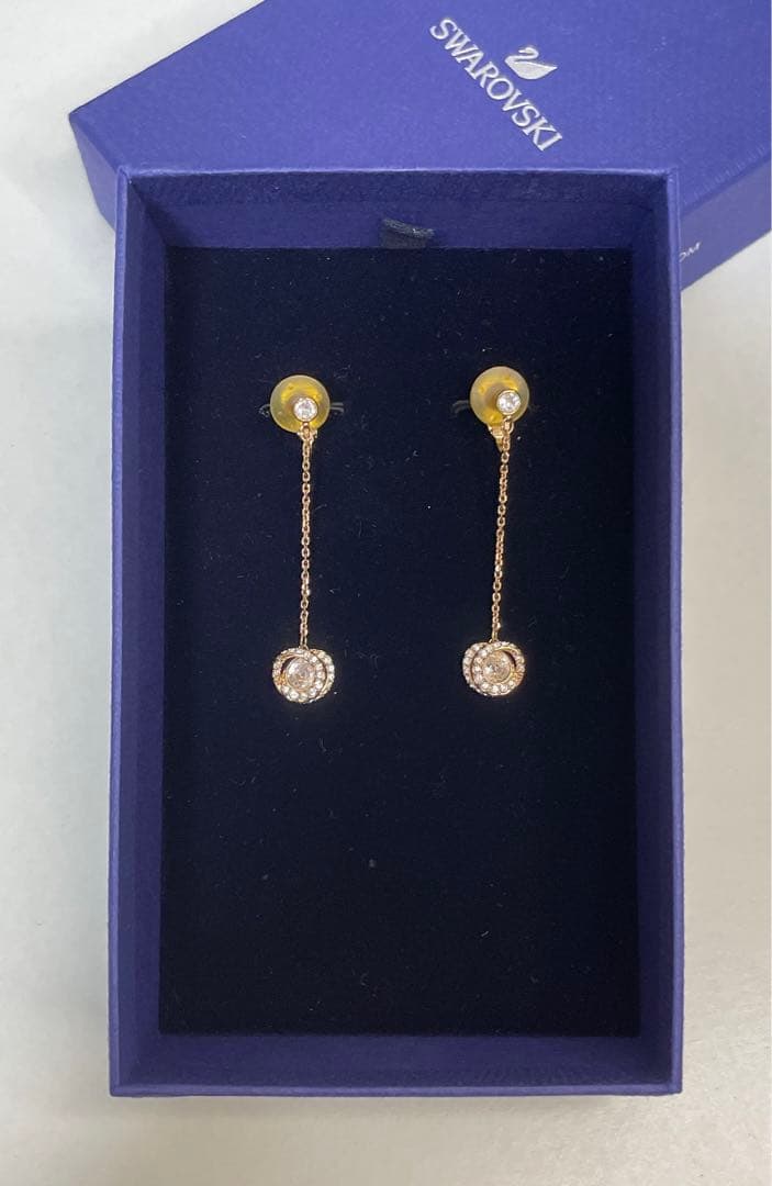 SWAROVSKI スワロフスキーGenerationドロップイヤリング 春早割 www
