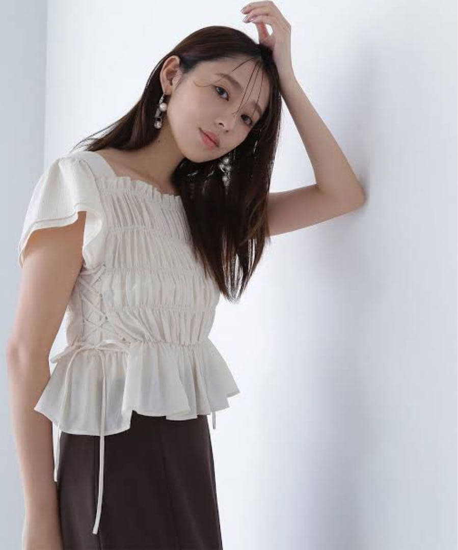 新品 NATURAL BEAUTY BASIC レースアップシャーリングブラウス