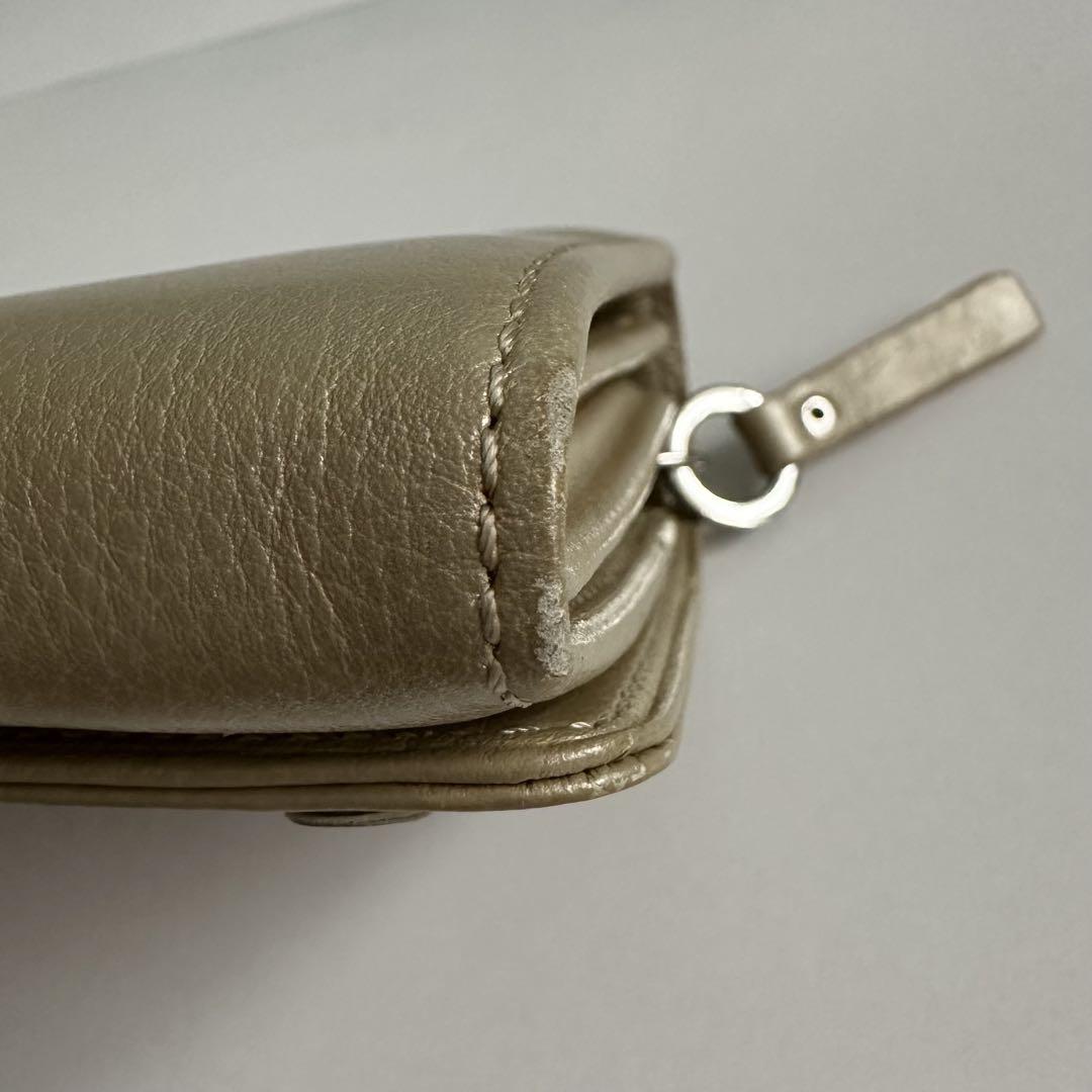 美品中古 ANTEPIMA ゴールド 花モチーフ 二つ折り長財布