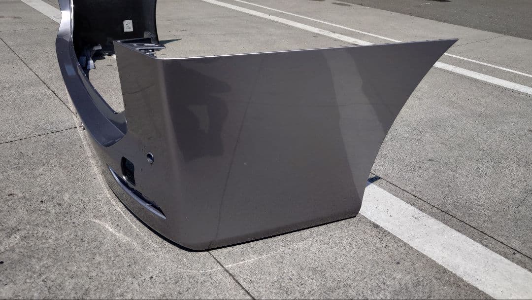 ノア　ZWR95W　リアバンパー　52159-V1910-B0 シルバー1K0