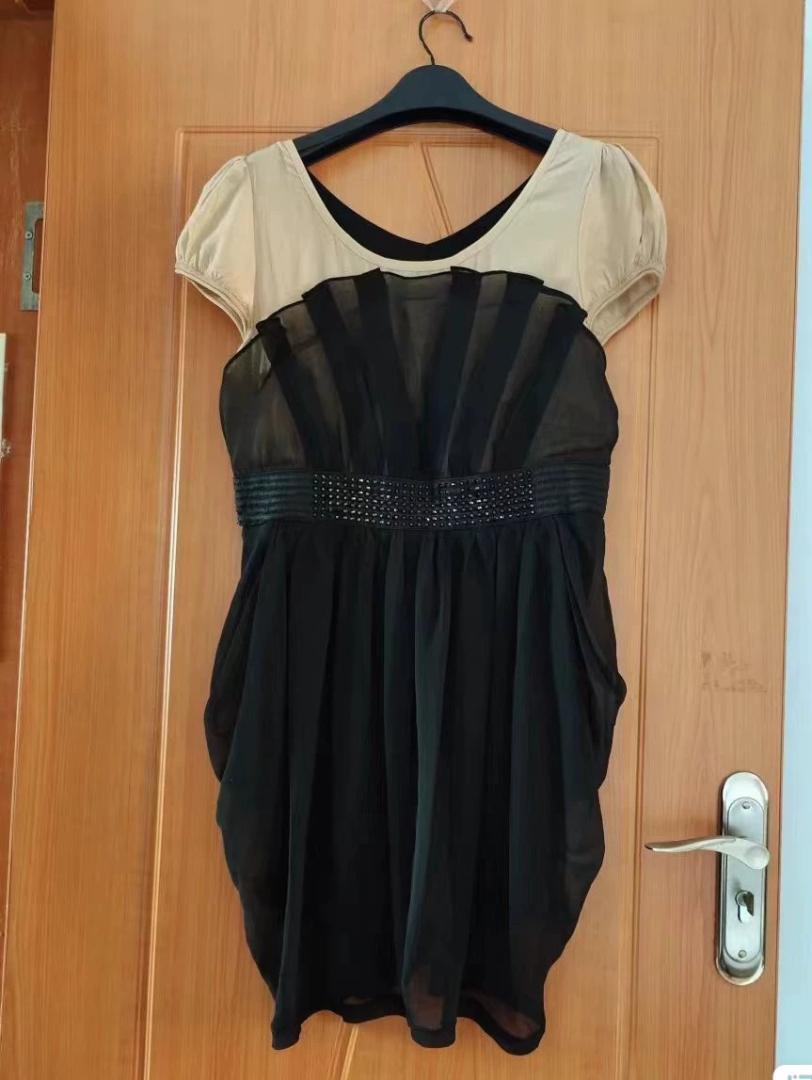 シフォン ベージュと黒のチュニック 半袖
