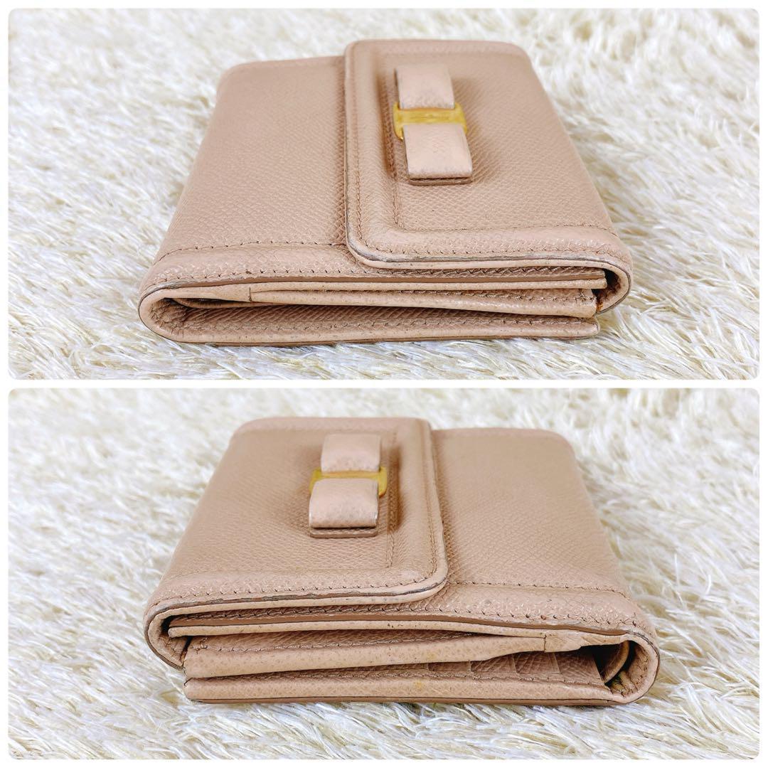 フェラガモ 折り財布 ヴァラリボン ベージュ 革 ロゴプレート 金具