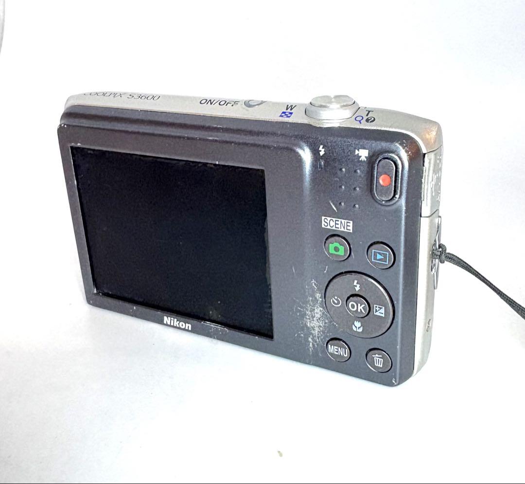Nikon coolpix S3600 シルバー