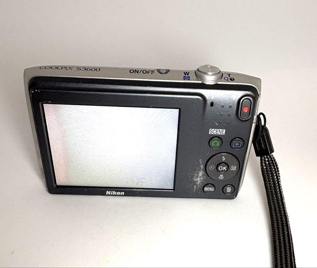 Nikon coolpix S3600 シルバー