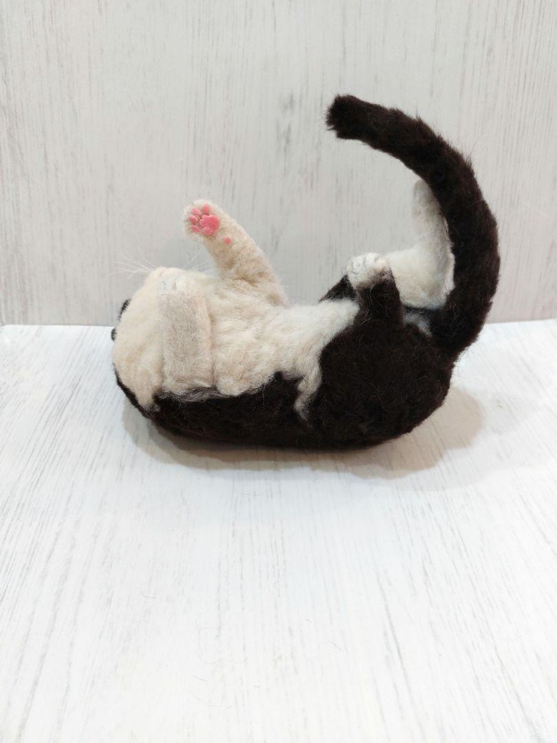 羊毛フェルト　猫(ハチワレ猫)