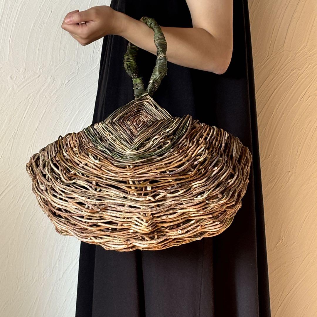 大きなバスケット　アオツヅラフジとあけびのツルかご　存在感あり　ハンドメイド 大きなバスケット アオツヅラフジとあけびのツルかご 存在感あり