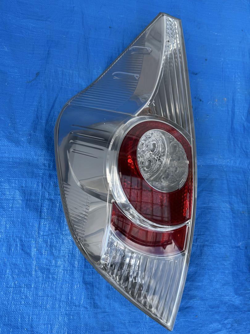 TOYOTAアクアNHP10前期テールランプ
