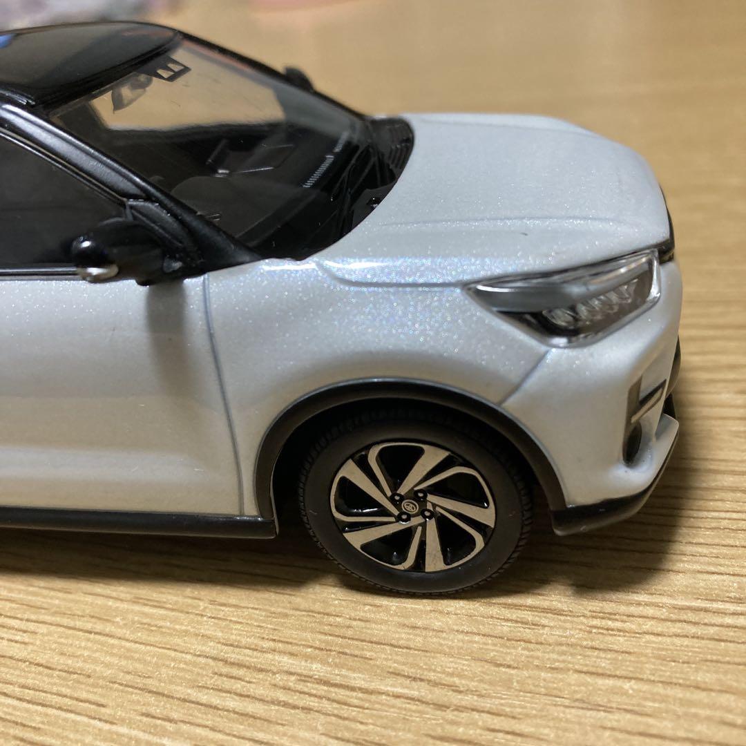 トヨタ ライズ　1/30ミニカー　カラーサンプル