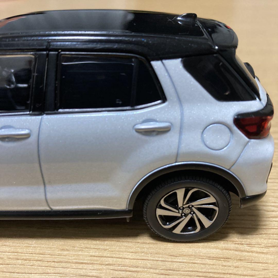 トヨタ ライズ　1/30ミニカー　カラーサンプル