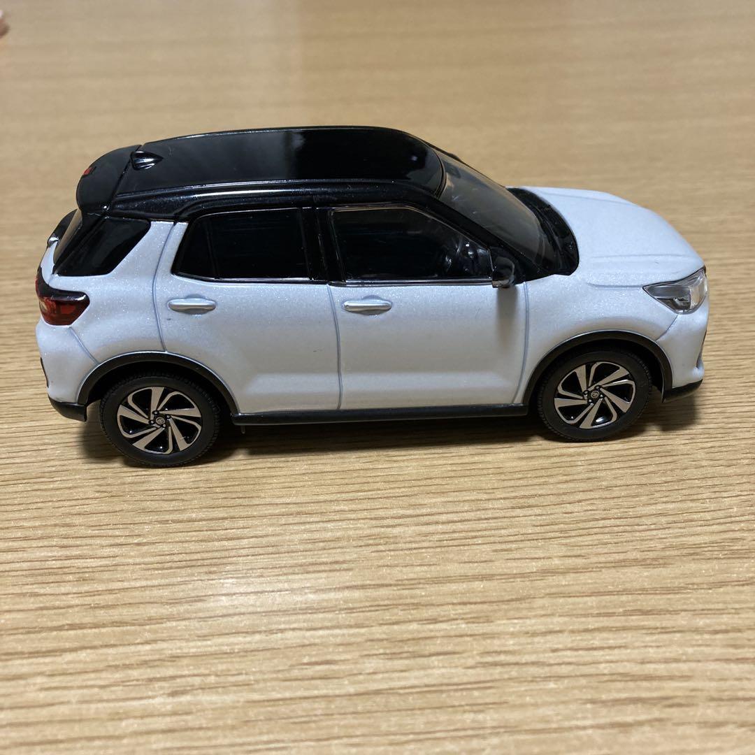 トヨタ ライズ　1/30ミニカー　カラーサンプル