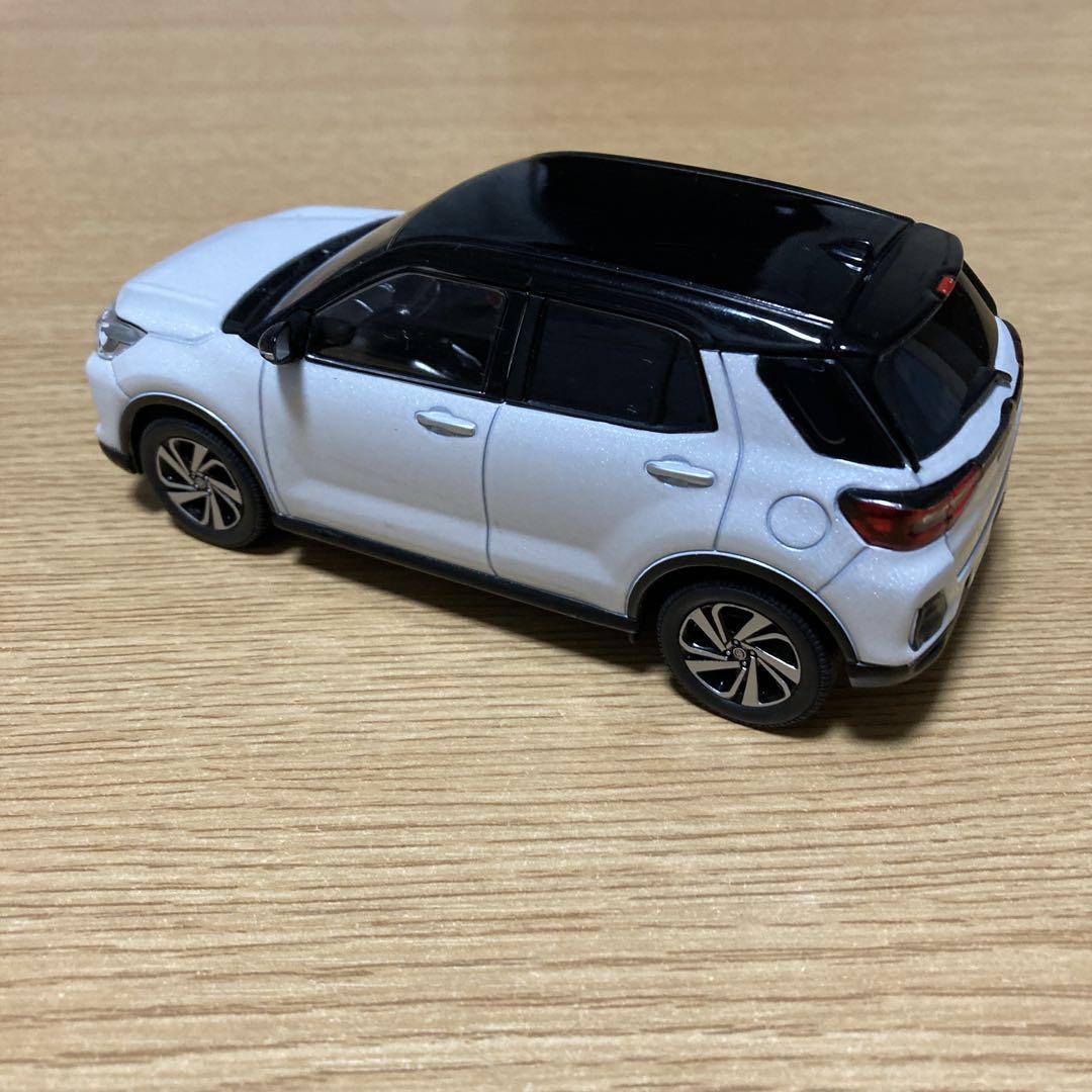 トヨタ ライズ　1/30ミニカー　カラーサンプル