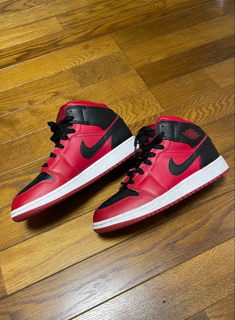 ナイキスニーカー　ハイアップAIR JORDAN 1 MID レッド　赤　黒