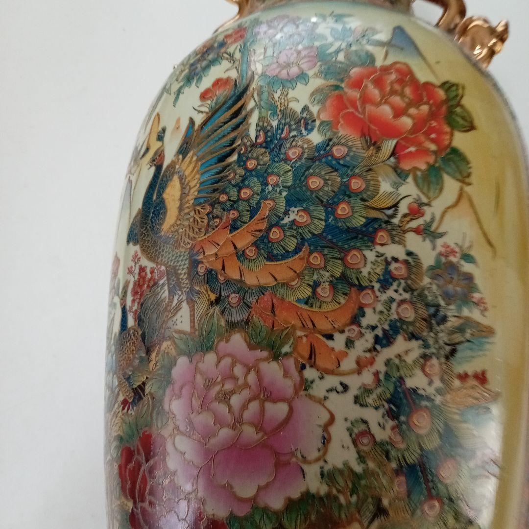 華やかな装飾の陶器製花瓶〜工芸品(送料出品者負担)