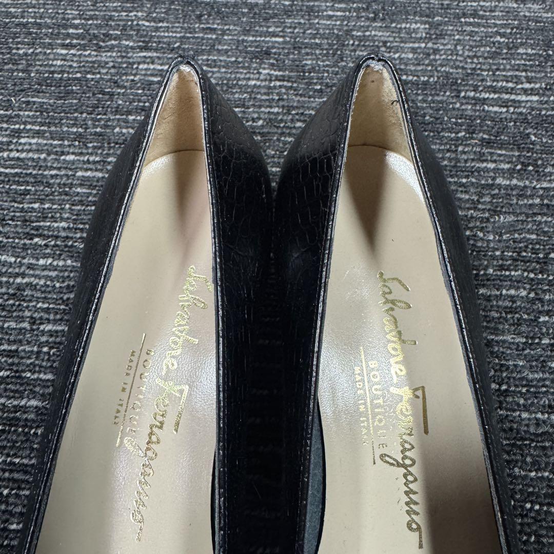 美品】Ferragamo ヴァラ パンプス 24cm ブラック クロコ型押し