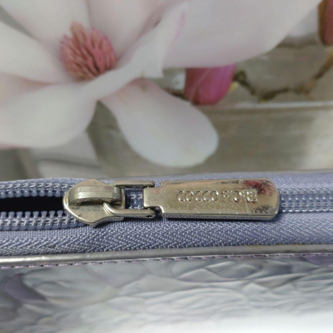 ◆COCCO FIORE◆綺麗な紫系の薔薇柄が美しいエナメルラウンドタイプ長財布