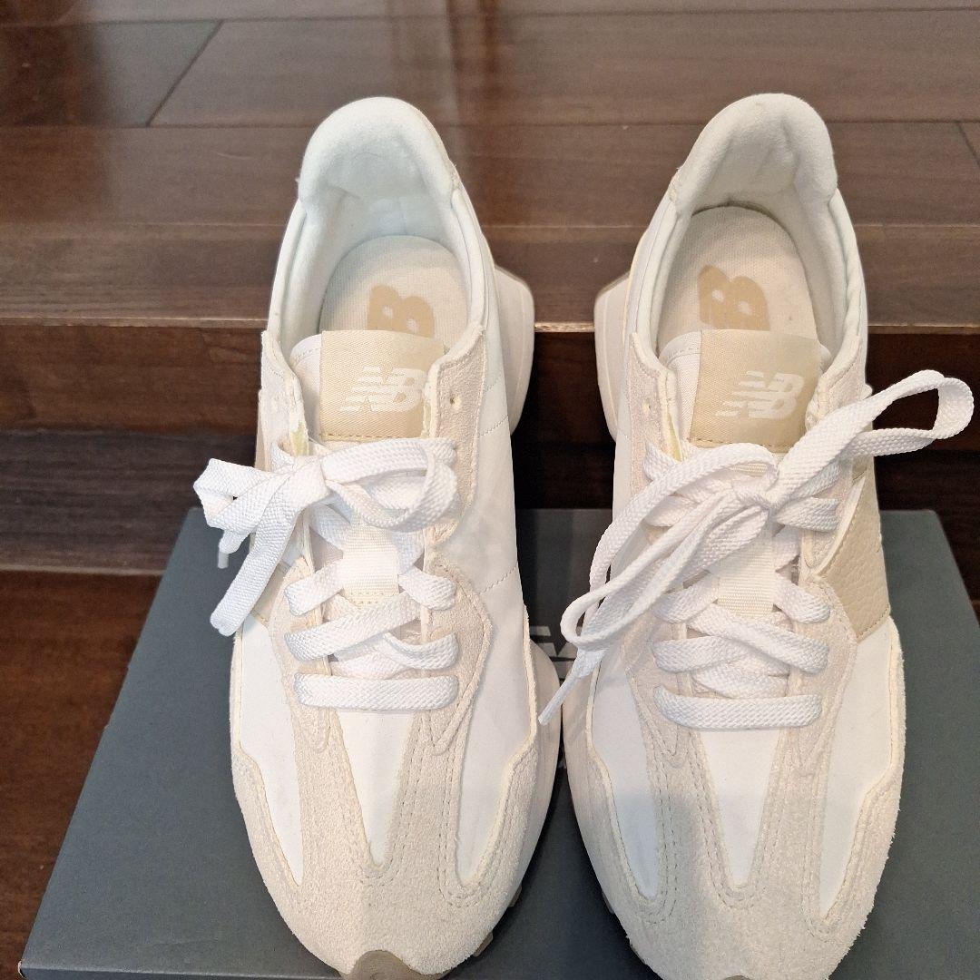 美品！　New Balance 327 ホワイトスニーカー