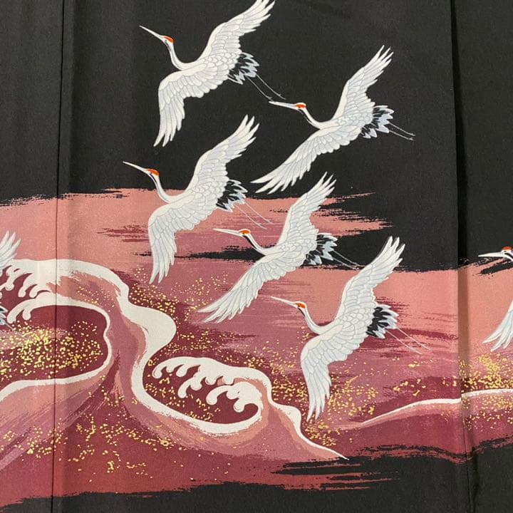メルカリ K01 黒留袖 五つ紋 化繊 鶴柄 リサイクル着物 中古着物 4 300 中古や未使用のフリマ