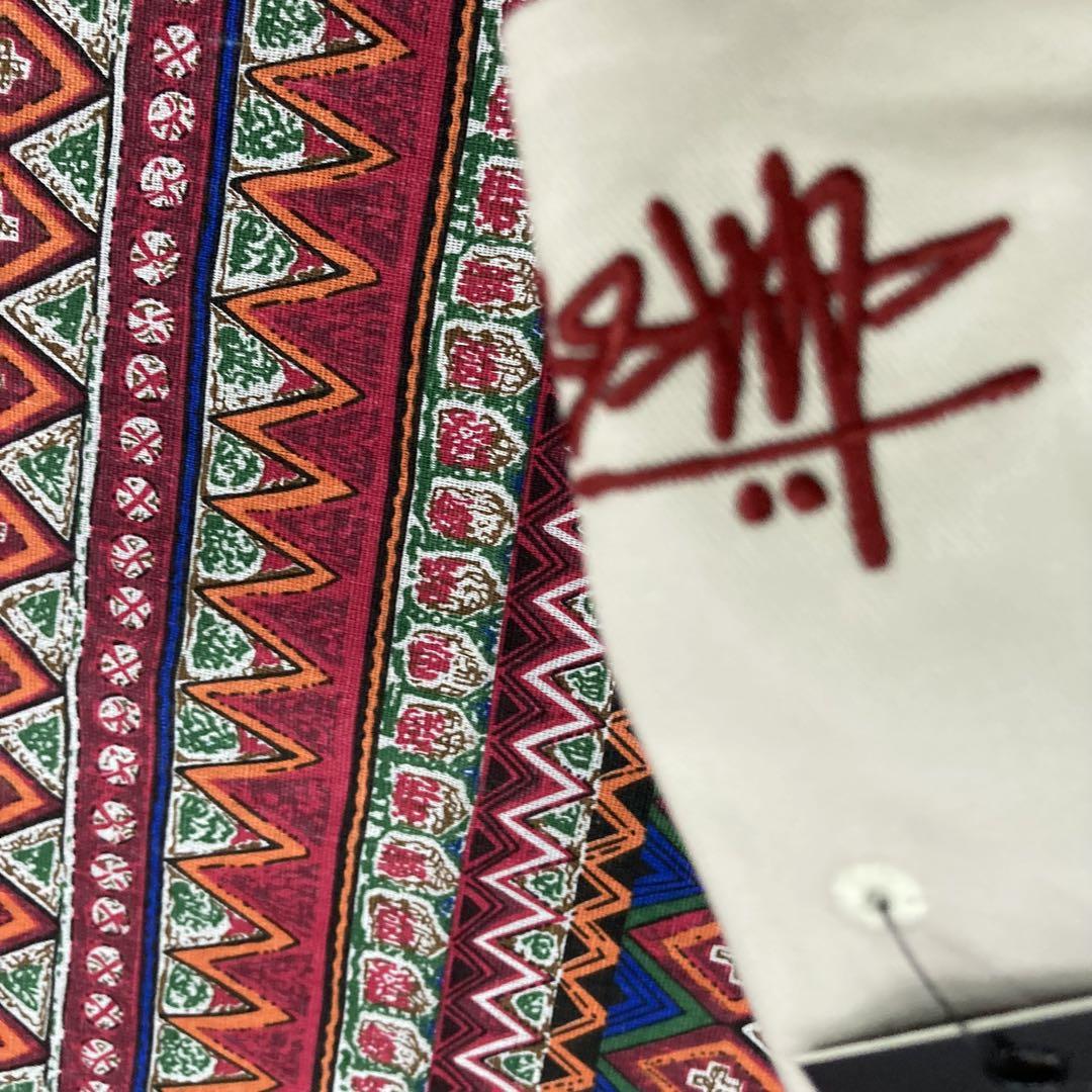 STUSSY 刺繍ロゴ ベースボールキャップ クリーム色と赤 STUSSY 刺繍ロゴ ベースボールキャップ クリーム色と赤 - メルカリ