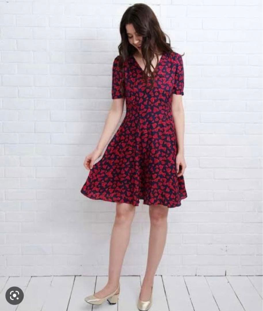 消費税無し 【新品未使用】タラジャーモン ハートプリントワンピース