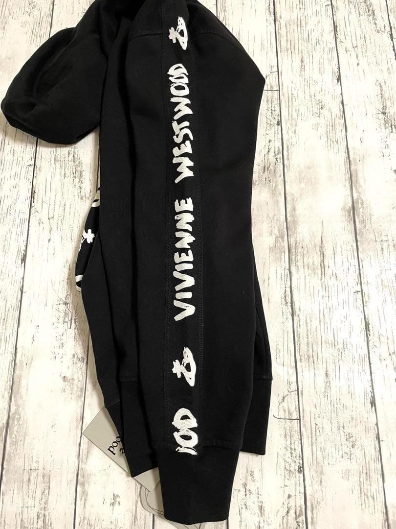 値下げ新品未使用希少‼️ヴィヴィアンウエストウッドロゴパーカー 値下げ新品未使用希少‼️ヴィヴィアンウエストウッドロゴパーカー