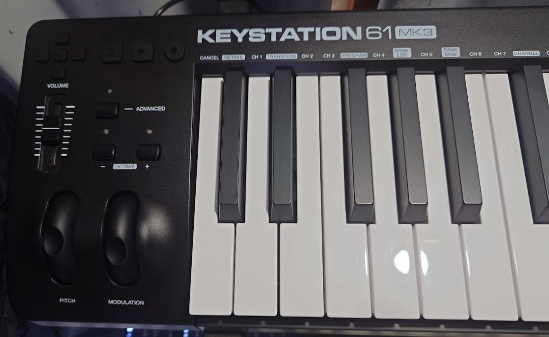 ううM-Audio Keystation 61 MK3 MIDIキーボード