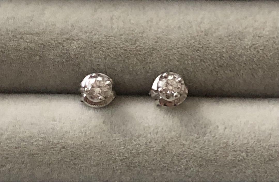 定価70,400円　ヨンドシー　K18ホワイトゴールド ピアス