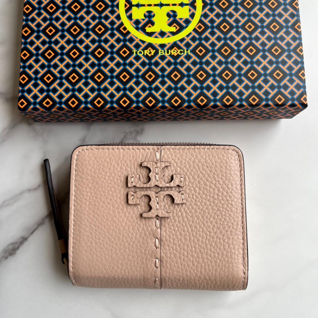 店内商品がすべてレジにて半額！！ TORY BURCH ピンク 二つ折り財布 12*10cm - メルカリ 小物