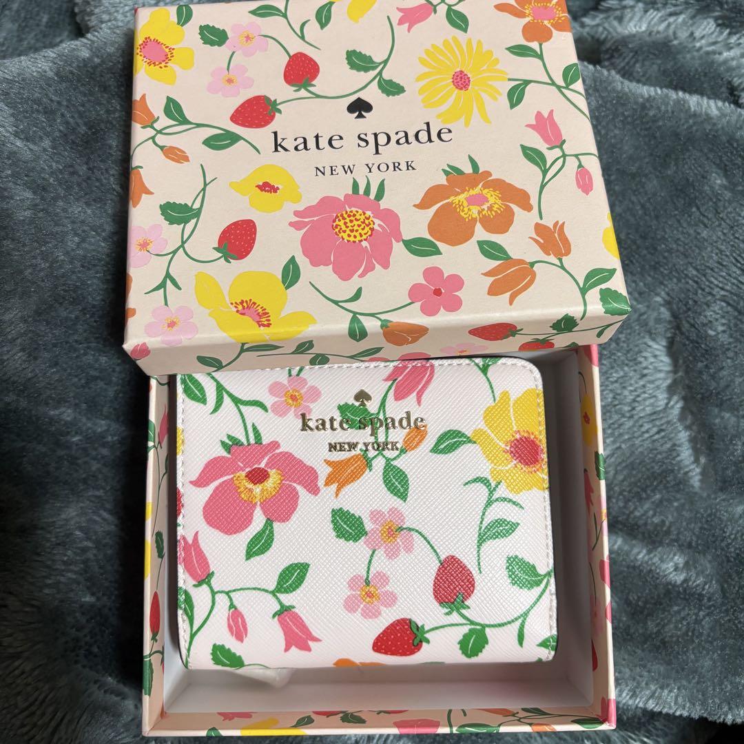 【新品未使用】kate spade 二つ折り財布(箱あり)