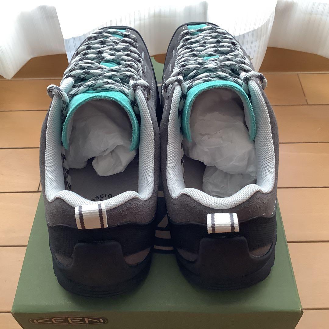 スチールグレー