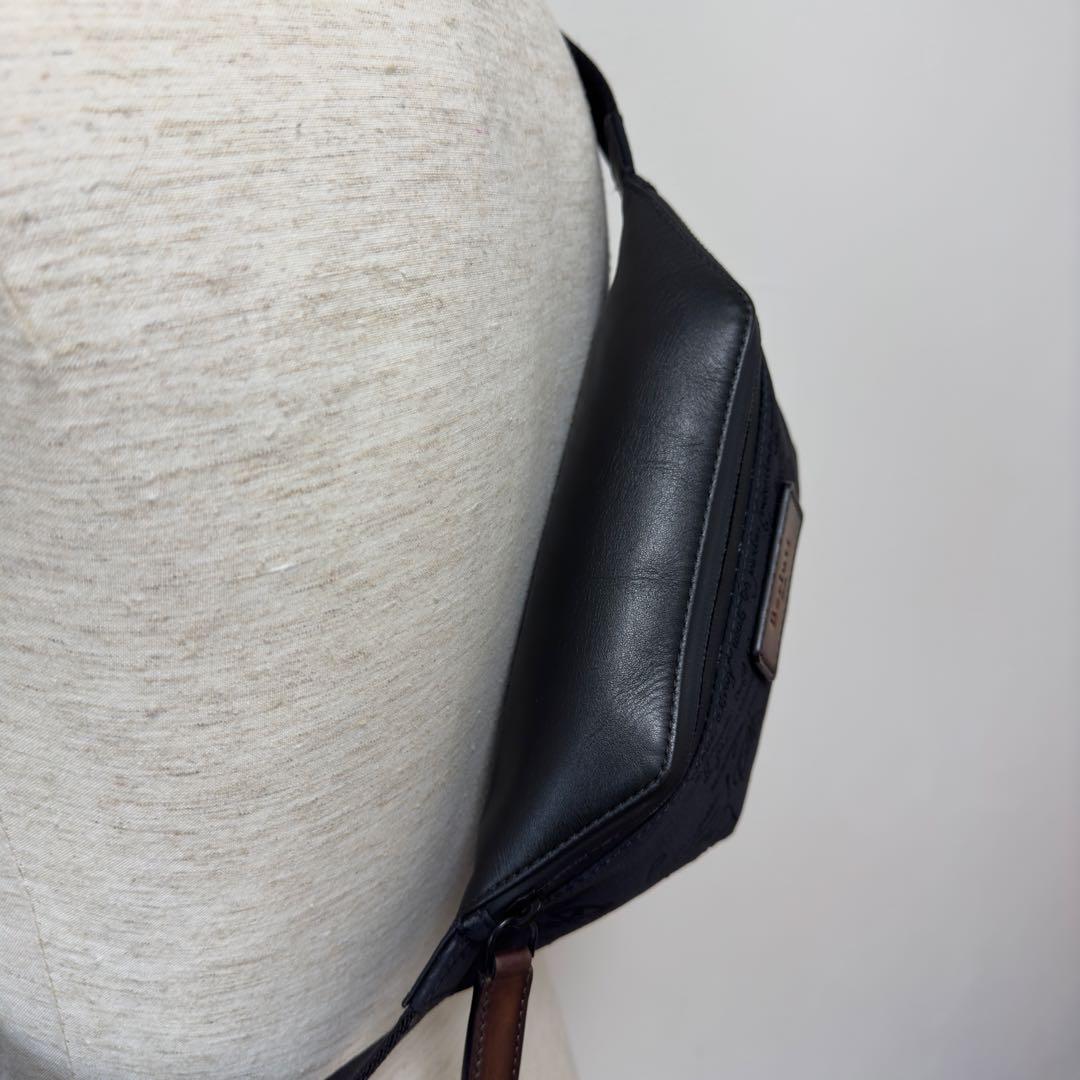 定価28.2万円 ベルルッティ スクリットナイロンレザーショルダーバッグ