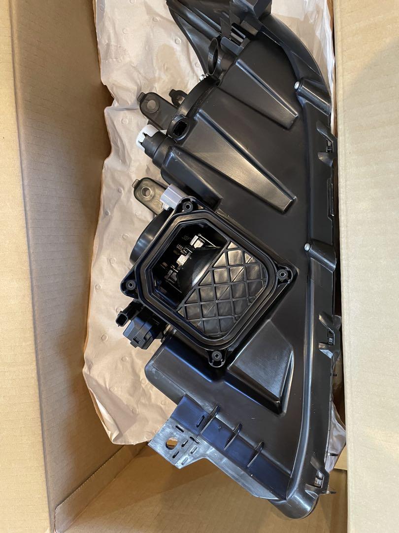 新品未使用　ヴァンガード　右ヘッドライト HID 81145-42390