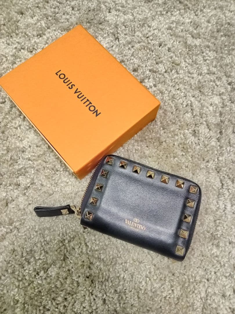 ヴァレンティノ・ガラヴァーニ スタッズウォレット