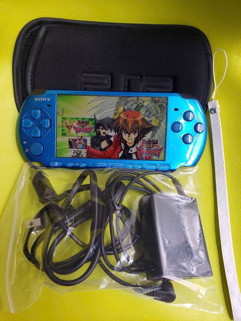 ソニーPSP-3000+SDカ-ド+ACアダプター+バッテリー付き