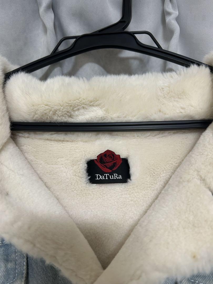 【DaTuRa】デニムファー付きボアジャケット ビジューモチーフ DaTuRa デニムファージャケット ビジュー付き - メルカリ