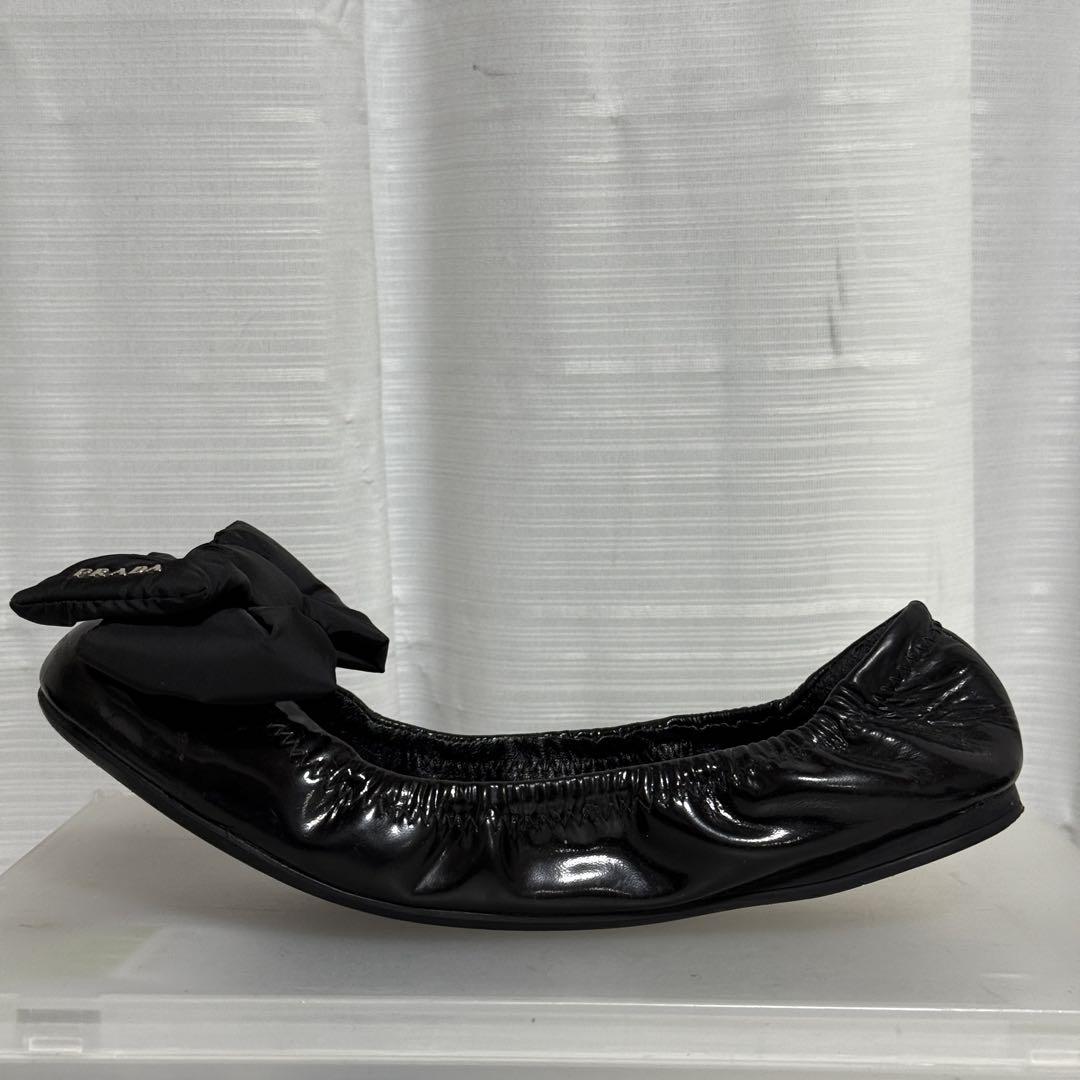 美品✨PRADA プラダ パテントレザー　リボン　フラットパンプス　ブラック