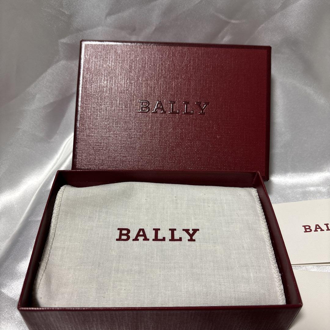 BALLY 未使用　二つ折財布　黒