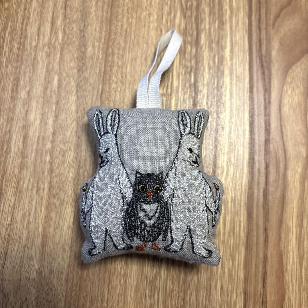 コーラルアンドタスク オーナメントCandle Bunnies with Owl
