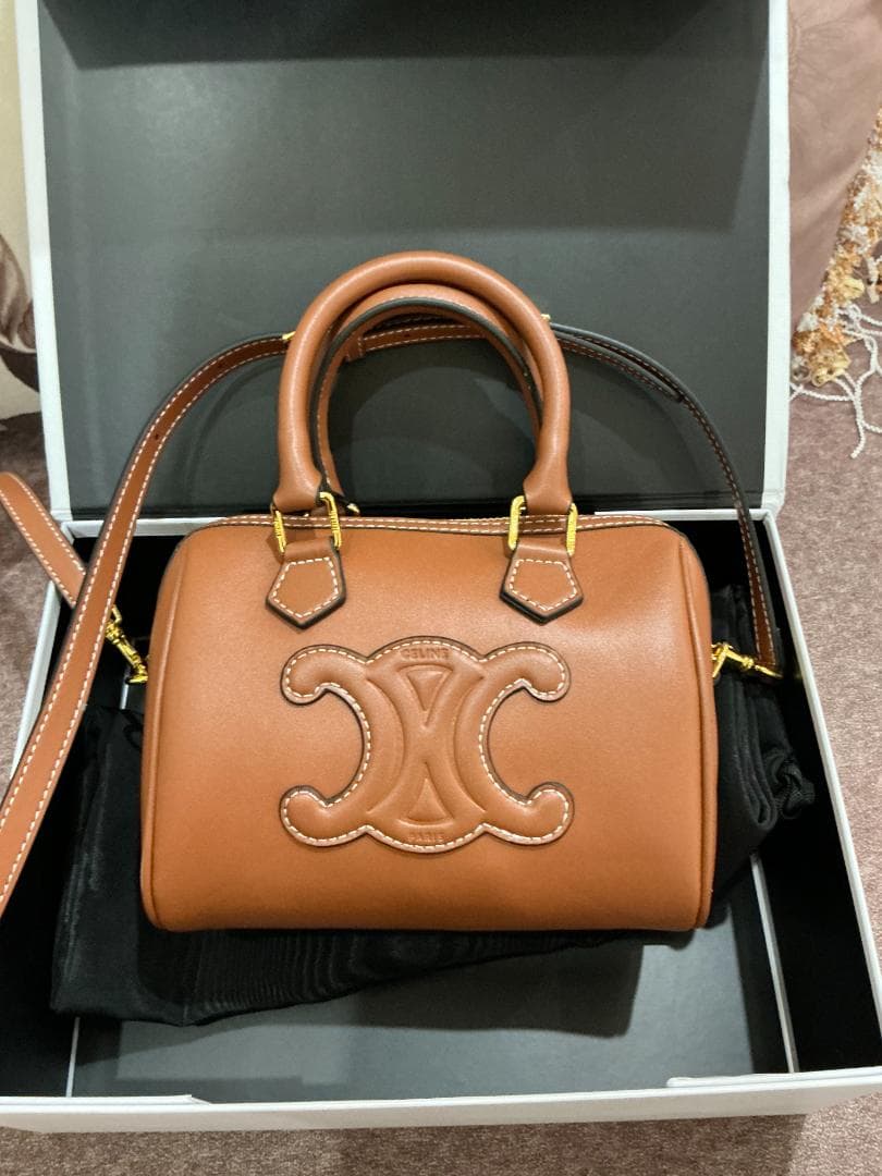 CELINE ブラウンショルダーバッグ