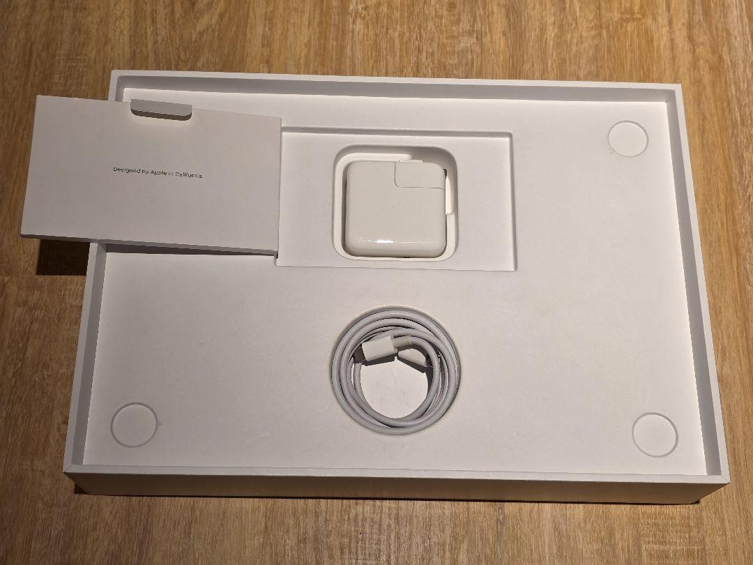 Macbook Air M1 8GB 512 13インチ シルバー【新品同様】